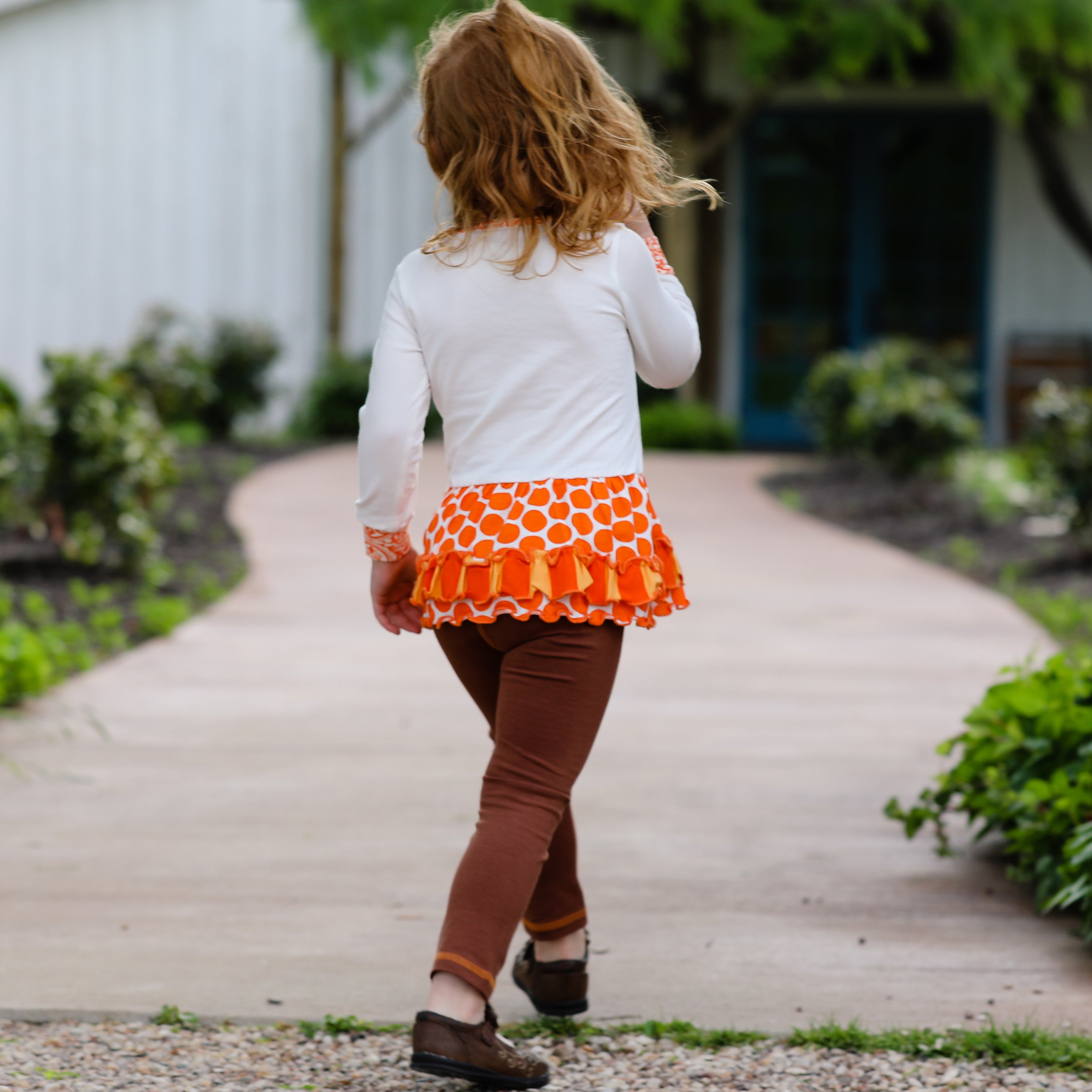 AnnLoren Big Little Girls Autumn Turkey Tunic & Leggings featuring a turkey applique, cream tunic, and orange knit leggings.